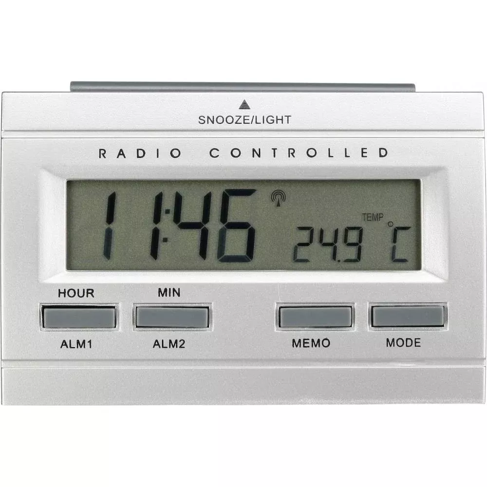 Digitale klok toont 11:46 en 24.9C, met knoppen voor tijd en alarm.