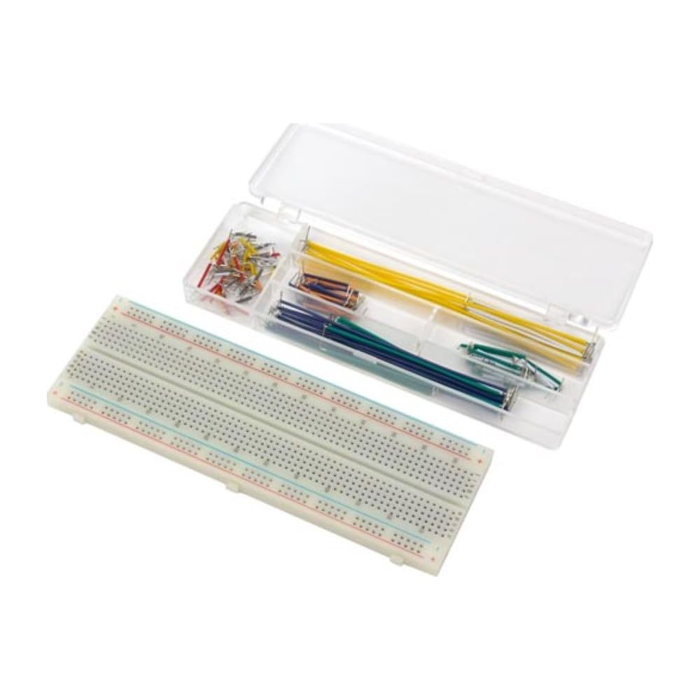 Una breadboard e una scatola trasparente con fili colorati e cavi jumper.