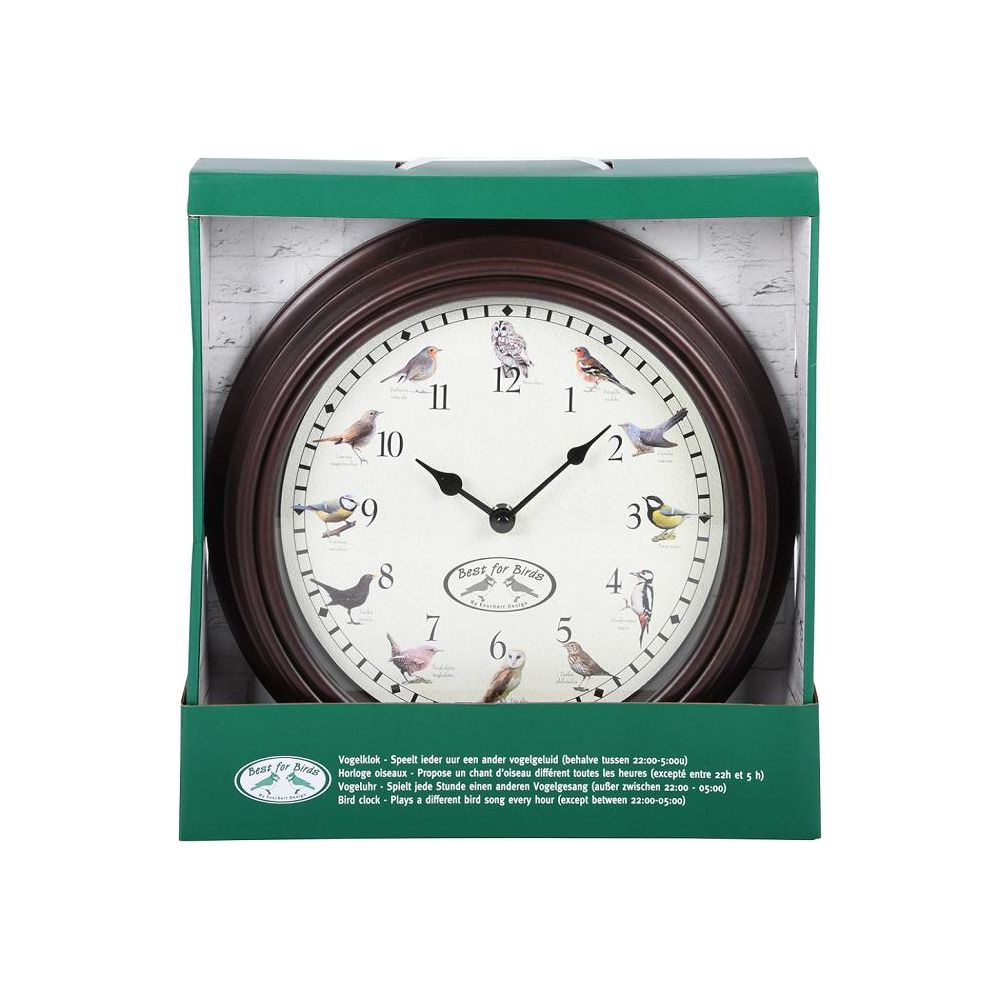 Eine Wanduhr mit Vögeln auf dem Zifferblatt und einem braunen Rahmen.