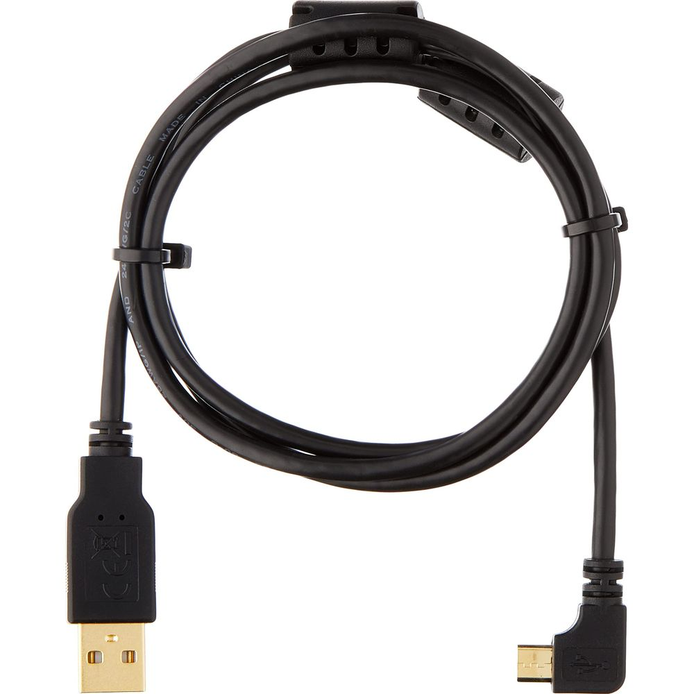 Câble USB noir avec connecteur USB-A droit et connecteur Micro-USB coudé.