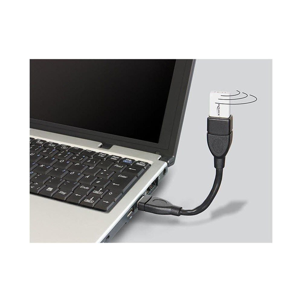Een USB-adapter is aangesloten op een laptop.