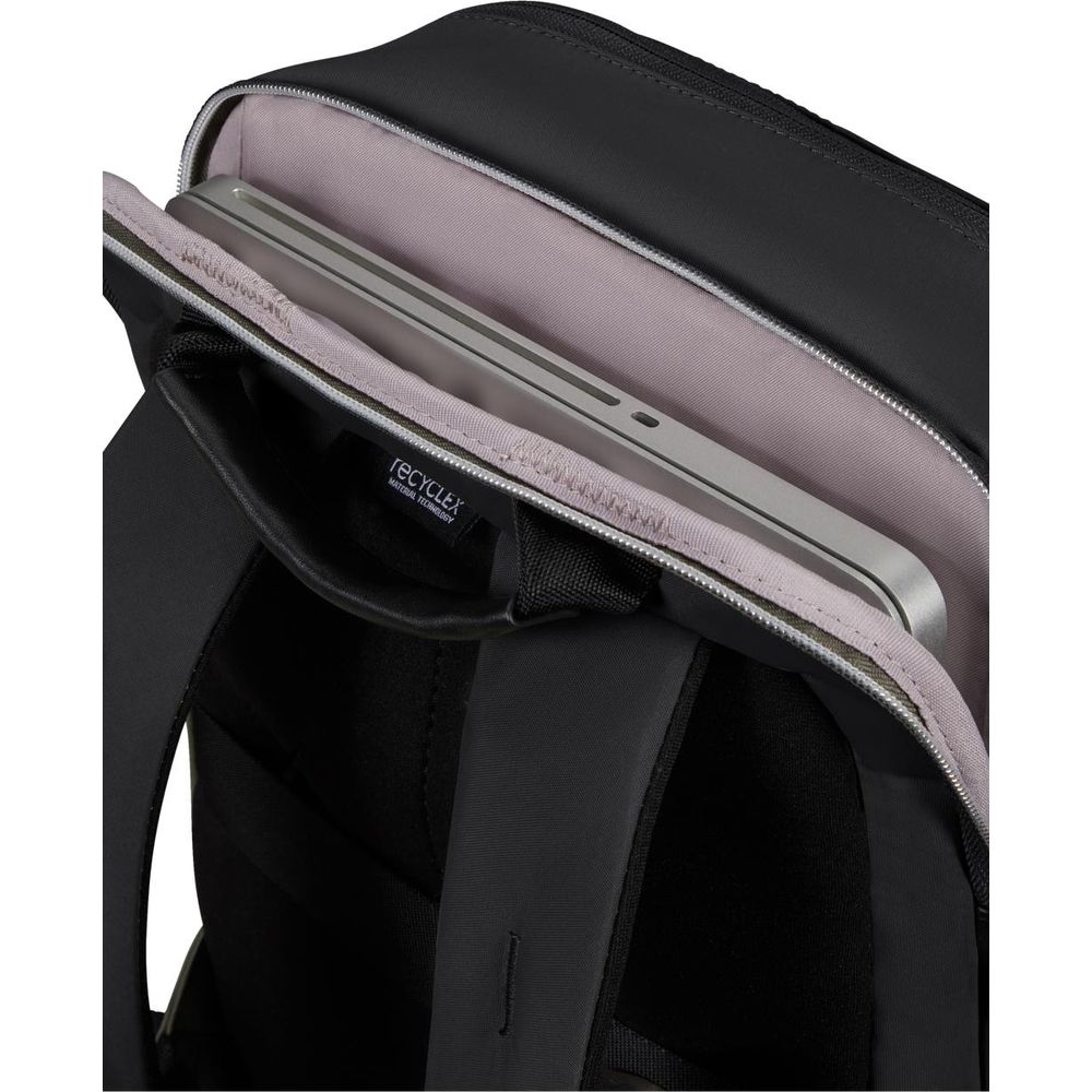 Ein Laptop in einem schwarzen Rucksackfach mit der Aufschrift „Recyclex“.