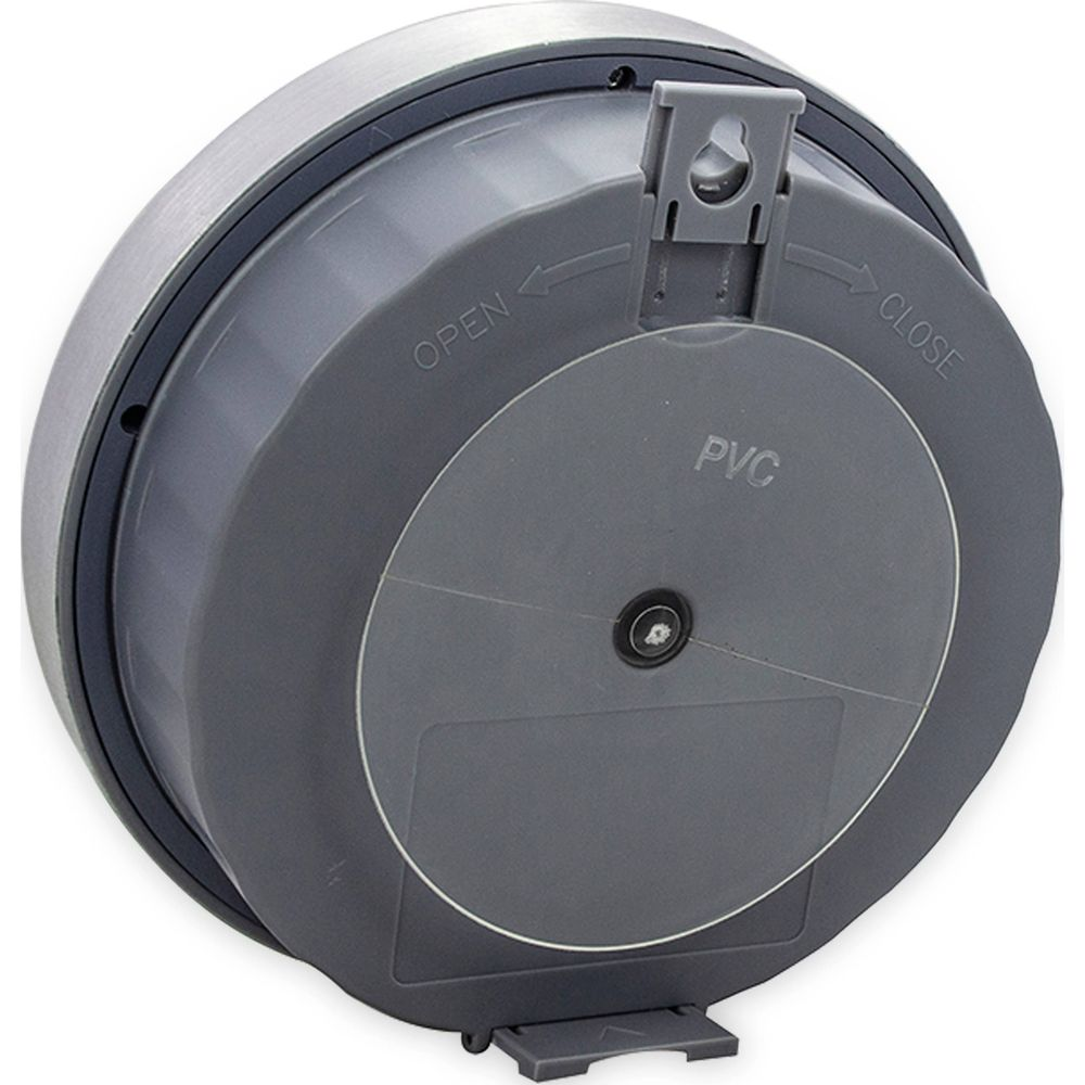 Il retro di un dispositivo rotondo grigio con bordo argentato. Etichettato 'PVC'.