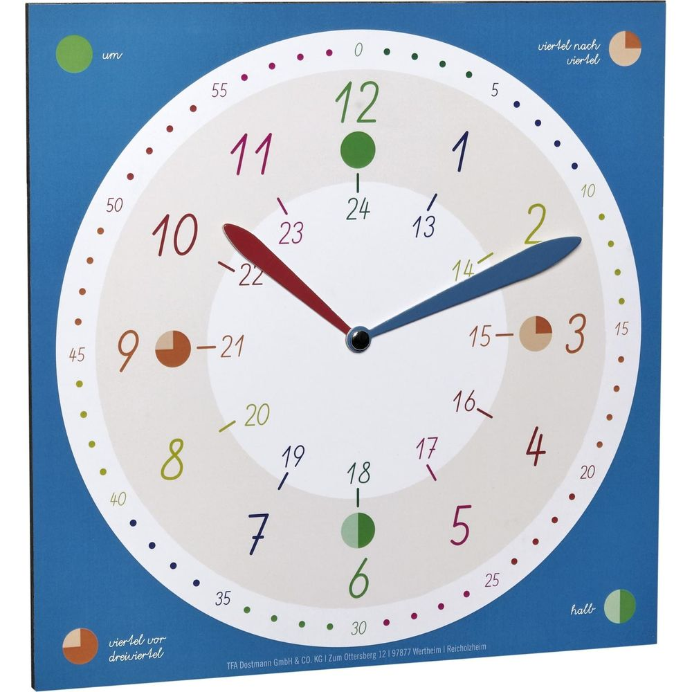 Un orologio didattico con quadrante blu, lancette rosse e blu e numeri.