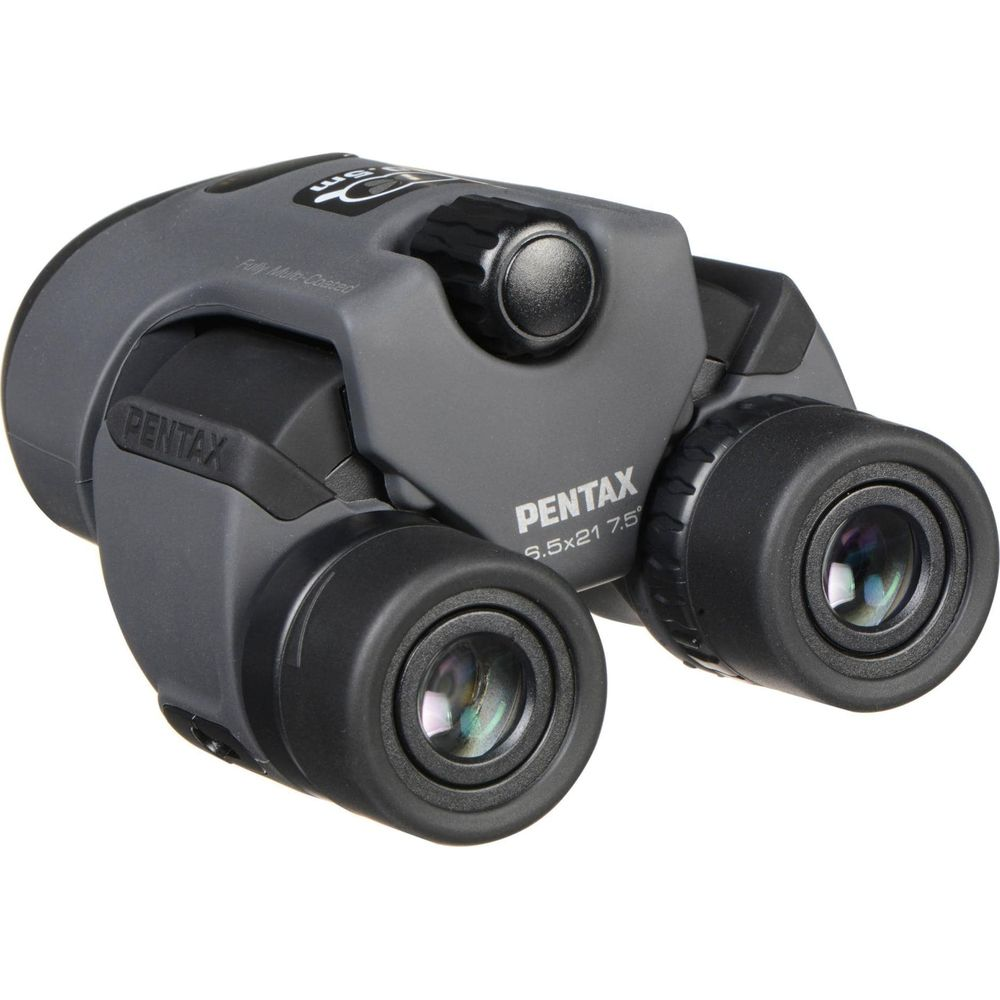 Grijze Pentax verrekijker met zwart focuswiel en lenzen.
