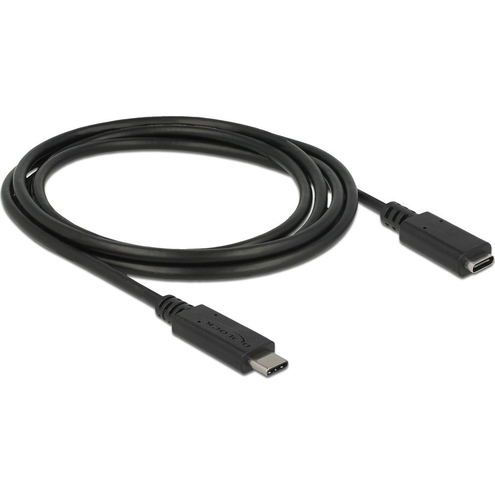 Zwarte USB-C-kabel met twee connectoren op witte achtergrond.