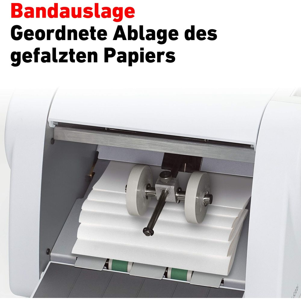 Ein Gerät mit Rollen, das gefaltetes Papier stapelt.