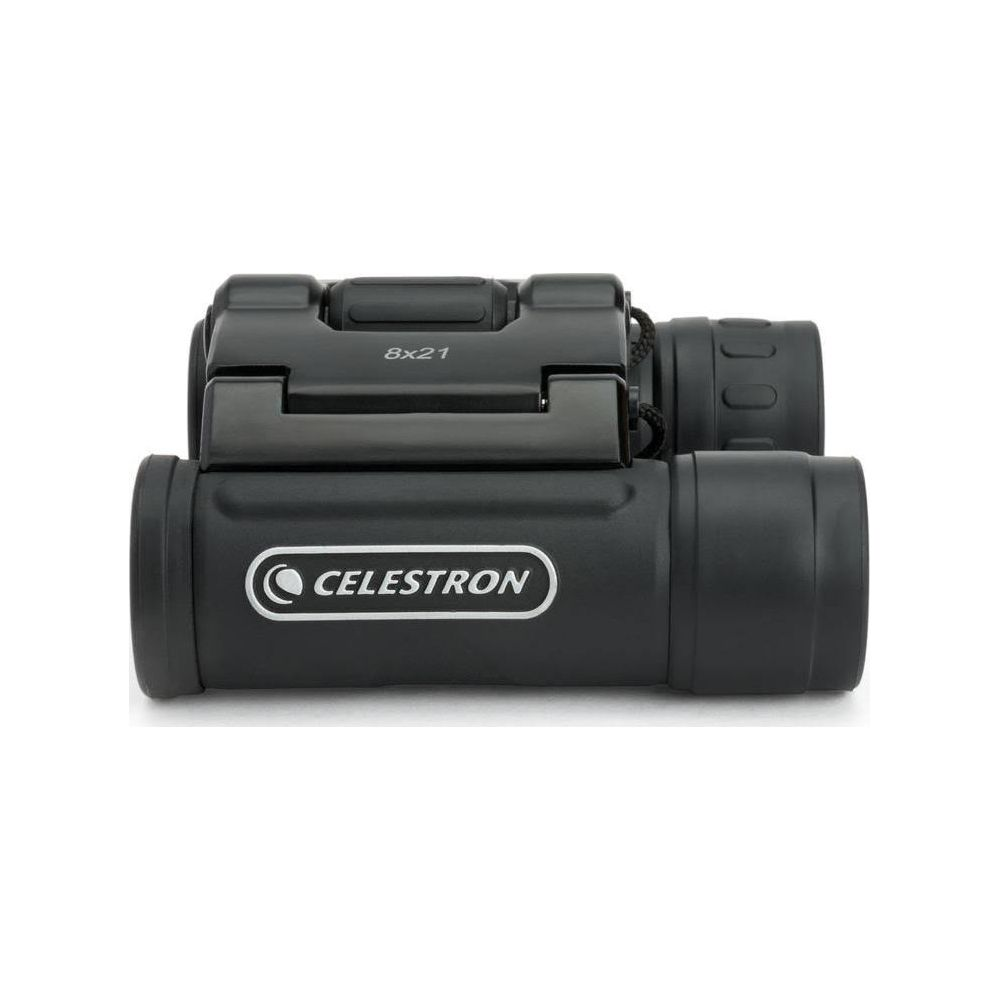 Binocolo nero Celestron 8x21 in primo piano su sfondo bianco.