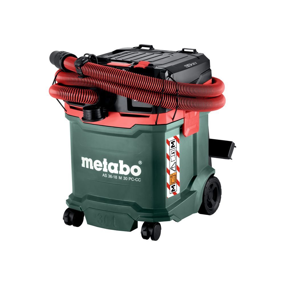 Aspirapolvere industriale Metabo verde con tubi rossi e ruote nere.