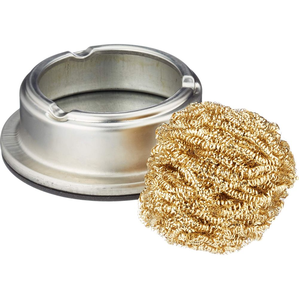 Ein silberner Lötdrahtreiniger und ein goldener Drahtschwamm auf weißem Hintergrund.