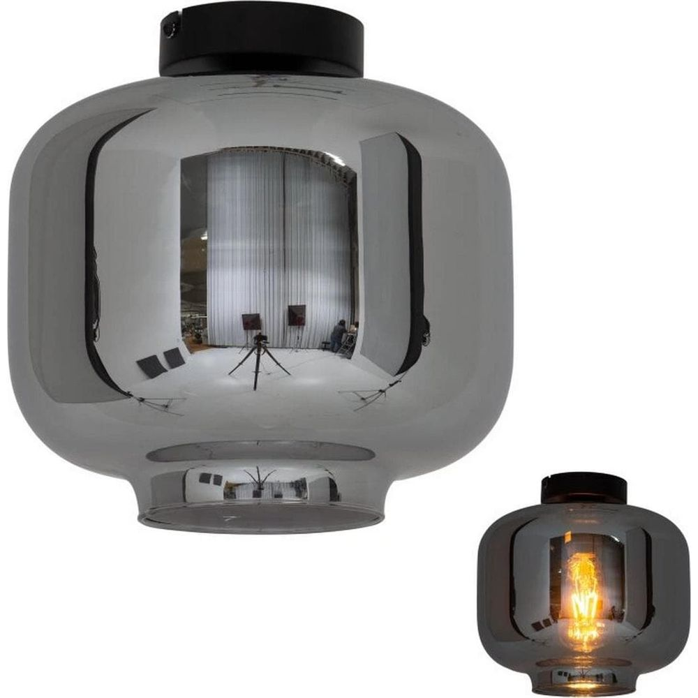Lampe réfléchissante avec une lumière tamisée à l'intérieur, reflétant un studio.