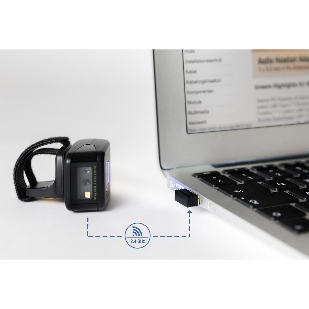 Uno scanner nero da 2,4 GHz è collegato a un laptop tramite un dongle USB.