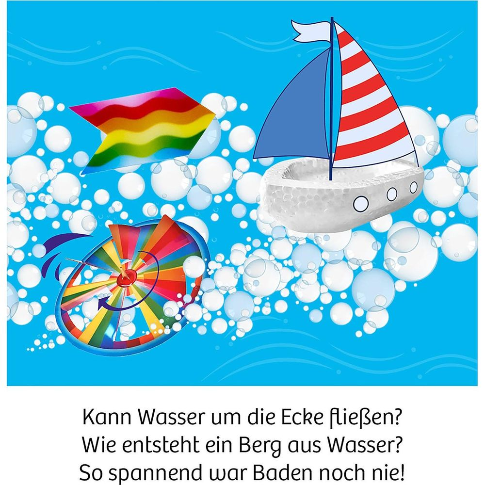 Ein buntes Spielzeugboot und ein Propeller treiben auf blauem Wasser mit vielen Blasen.