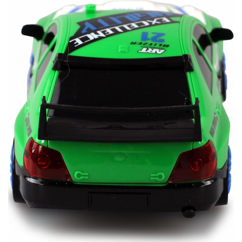 Macchinina giocattolo verde con spoiler e numero 21.