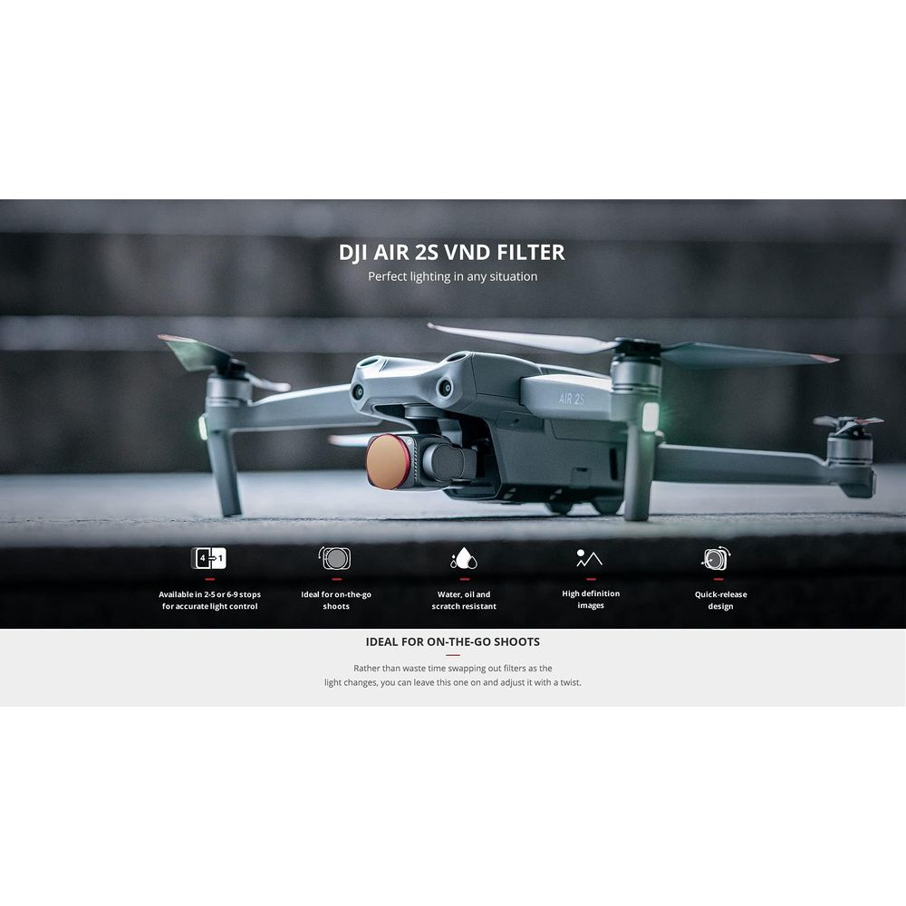 Szara dron DJI Air 2S z pomarańczowym filtrem przy kamerze.