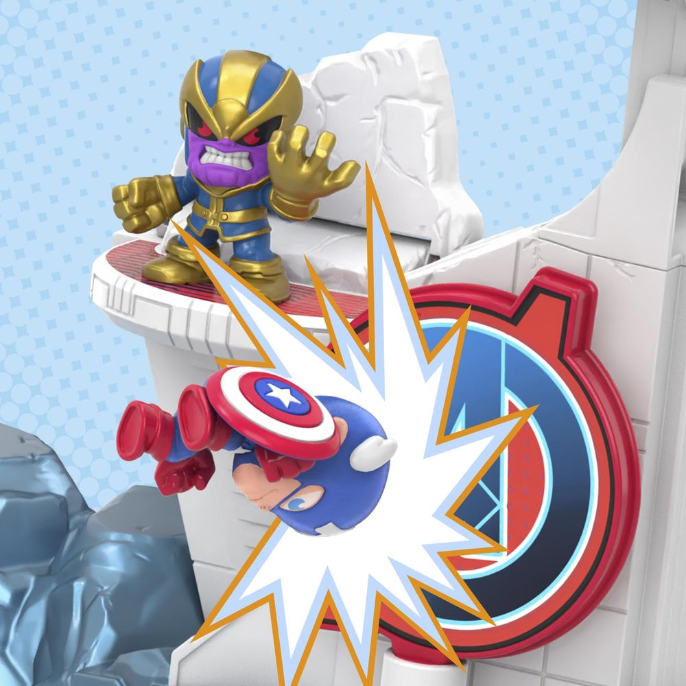 Thanos con guantelete dorado ataca al Capitán América, que está frente a un escudo.