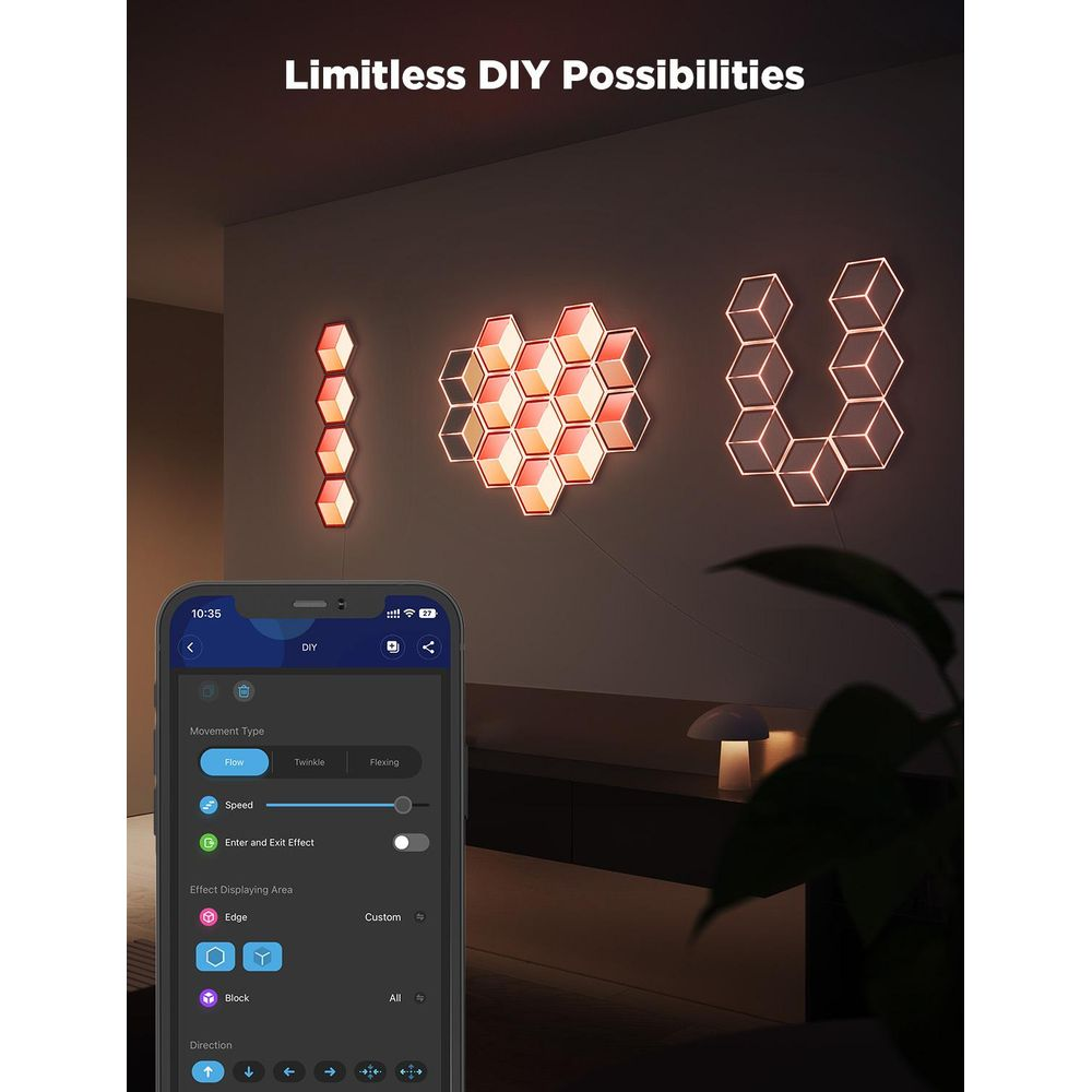 Lumières hexagonales forment "I LOVE U" au mur. App smartphone affiche réglages.