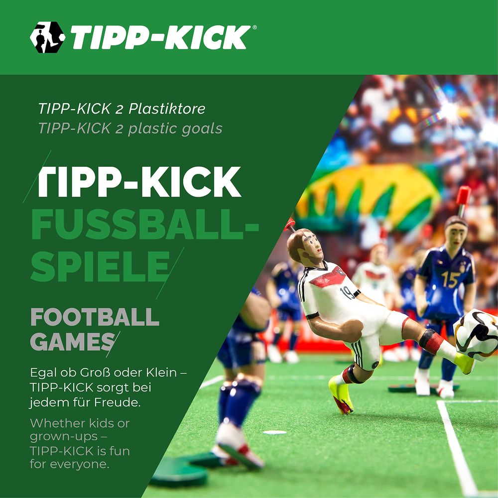 Figurines de football Tipp-Kick en action, avec logo et texte en allemand et anglais.