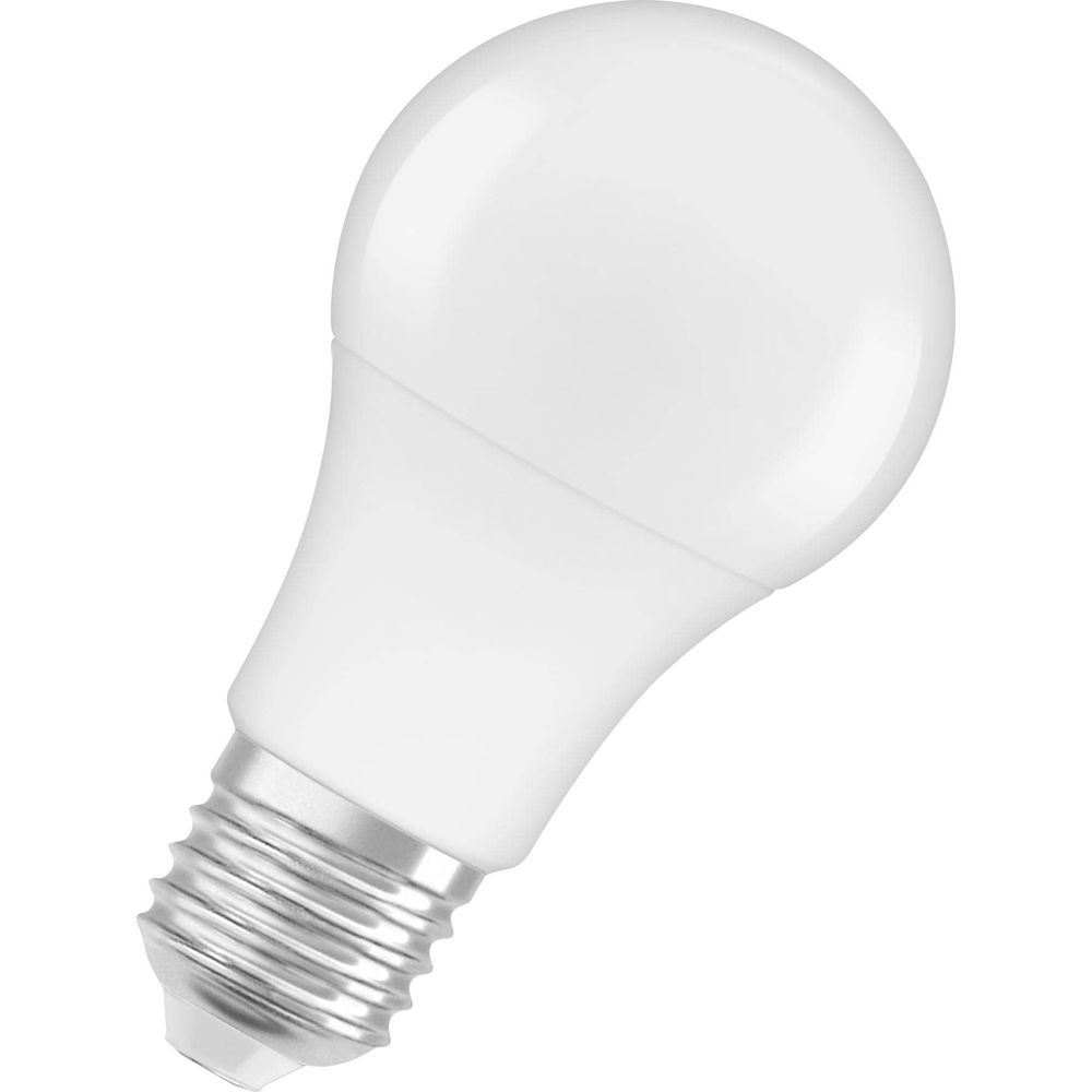 Una lampadina LED bianca con base a vite argentata su sfondo bianco.