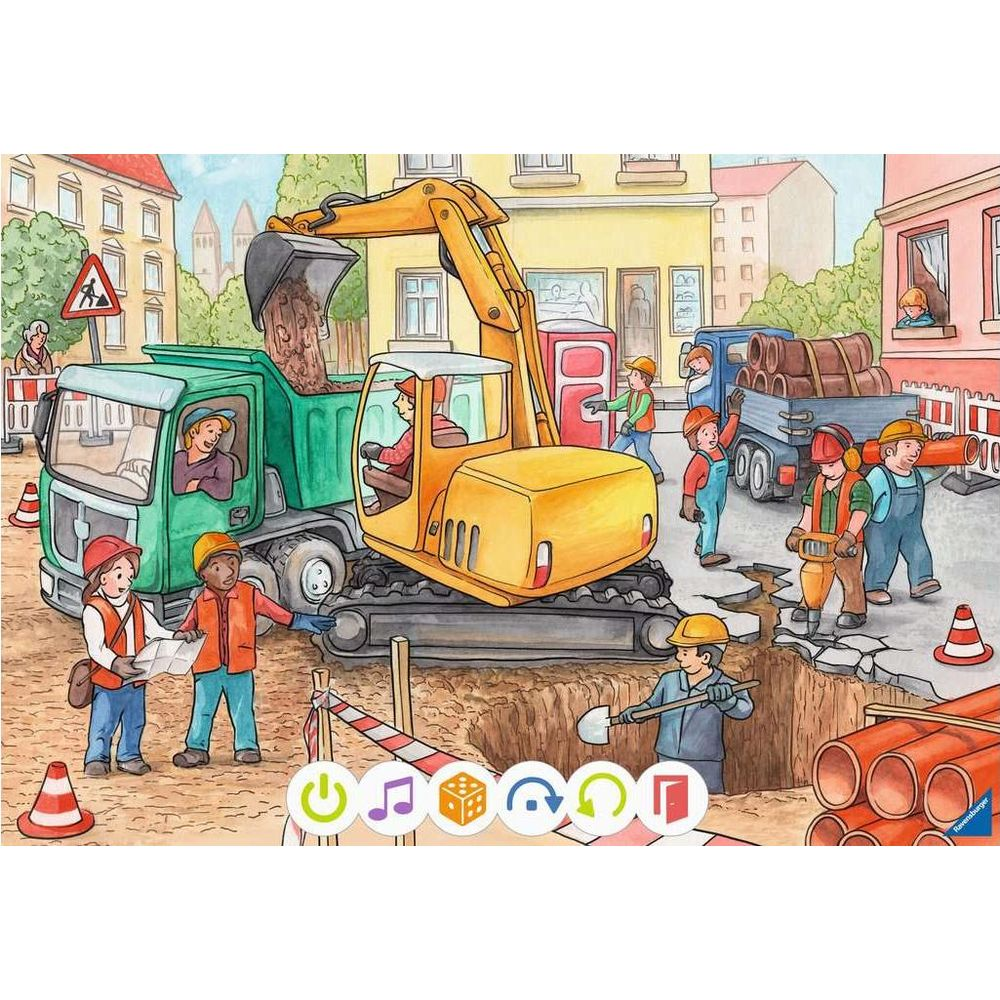 Baustelle mit Baggern, Lastwagen und Arbeitern, die an Gebäuden arbeiten.