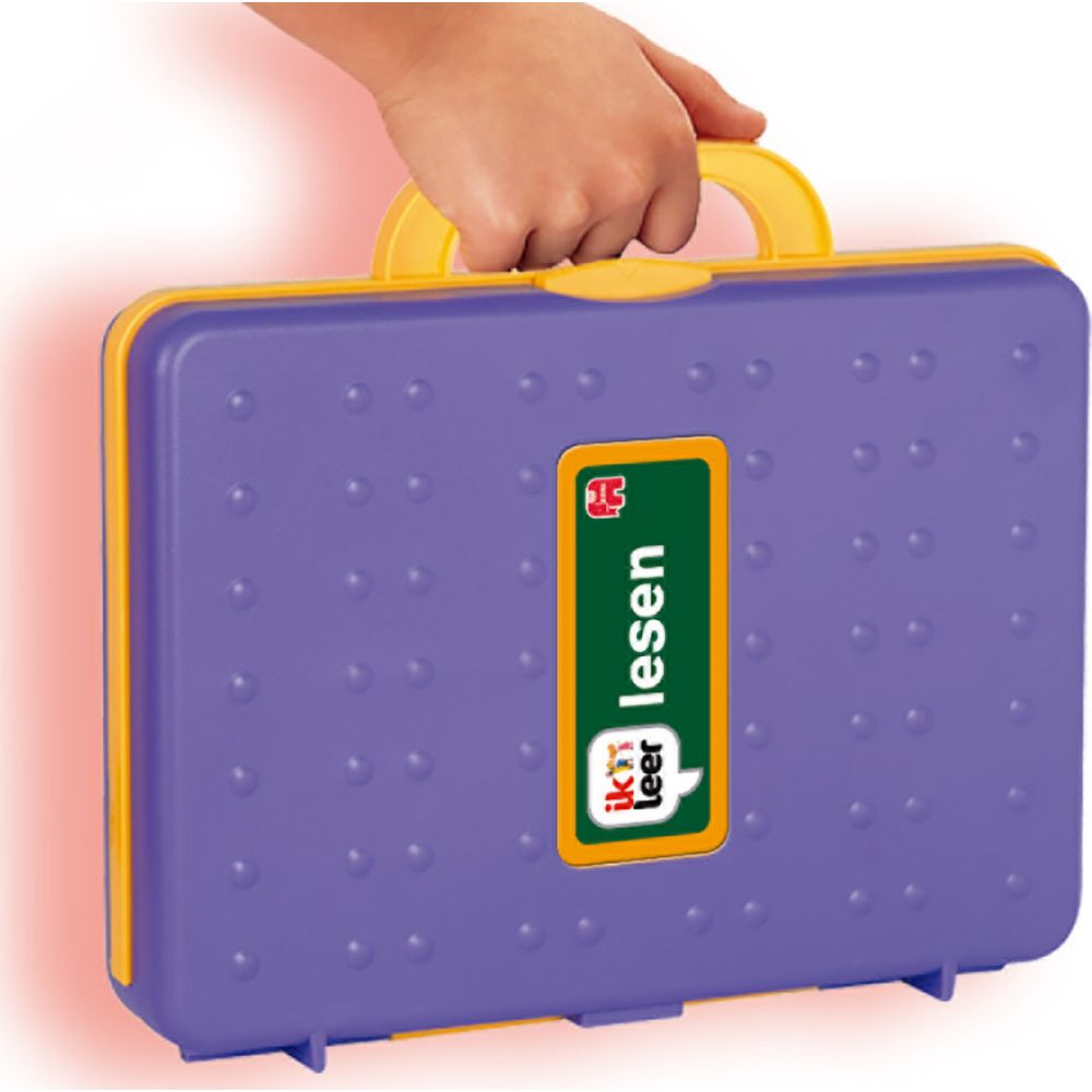 Eine Hand hält einen violetten Koffer mit gelbem Griff. Darauf steht 'ik leer lezen'.