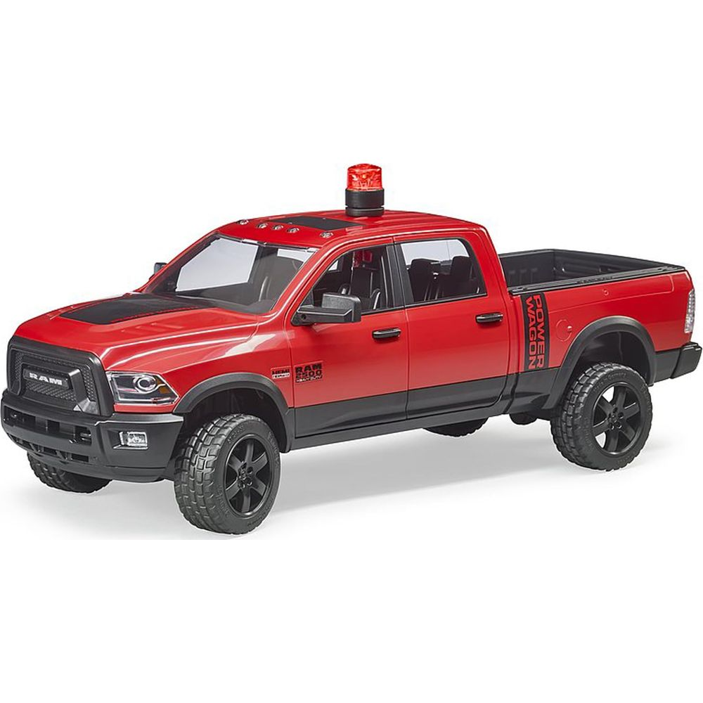 Roter Ram Power Wagon mit schwarzer Motorhaube und Warnlicht auf dem Dach.