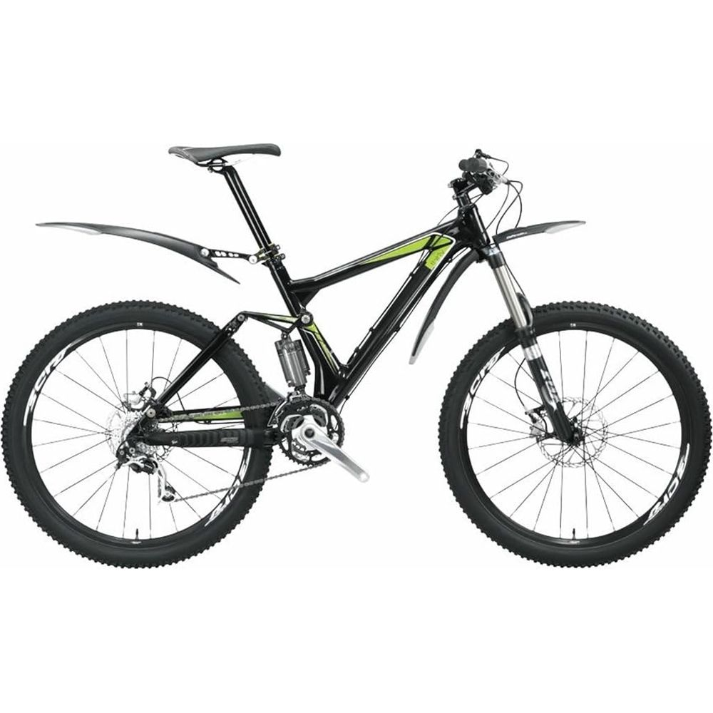 Czarny rower górski z zielonymi akcentami i błotnikami.