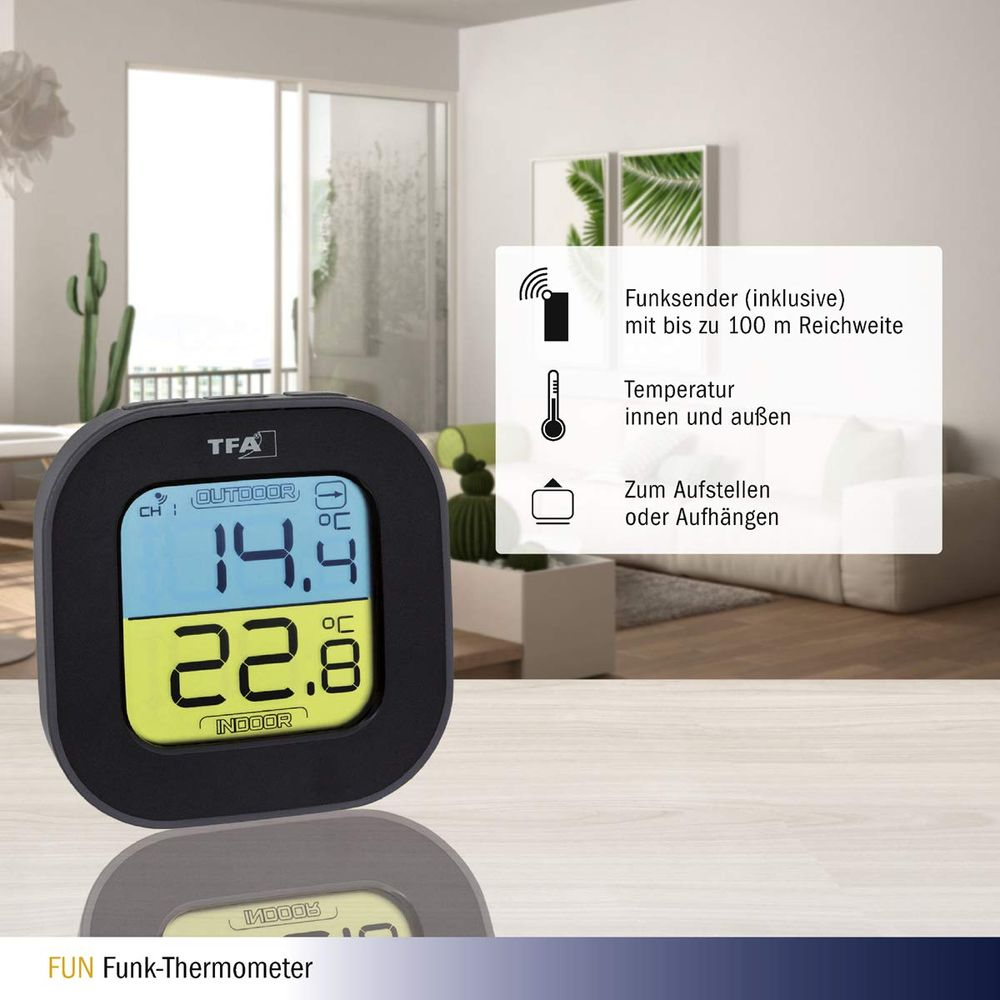 Ein TFA Funk-Thermometer mit digitaler Anzeige für Innen- und Außentemperatur.