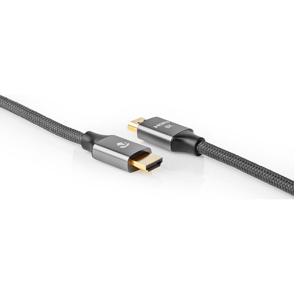 Ein HDMI-Kabel mit 8K-Beschriftung und vergoldeten Anschlüssen.