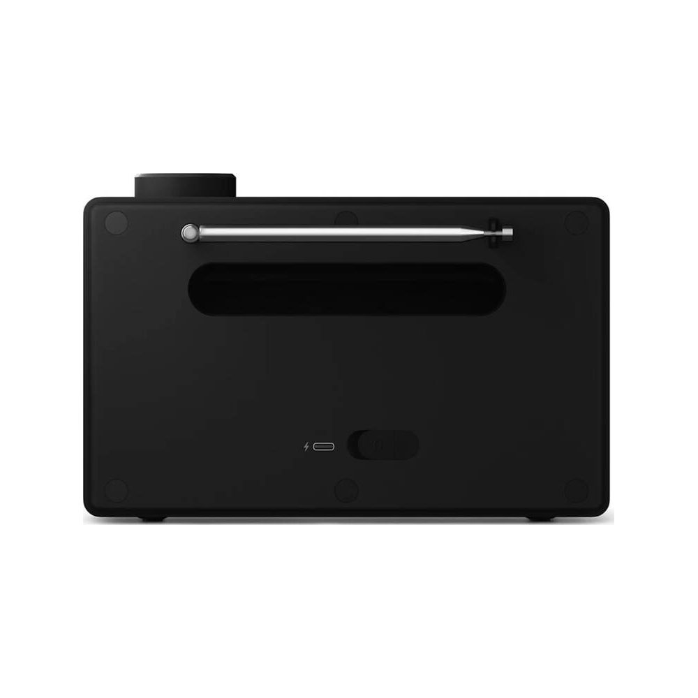 Czarno radio z wysuwaną anteną i portem USB z tyłu.