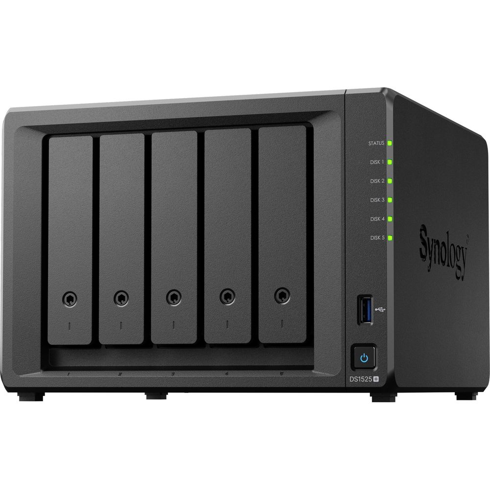 Un NAS Synology nero con cinque alloggiamenti per unità e spie di stato.