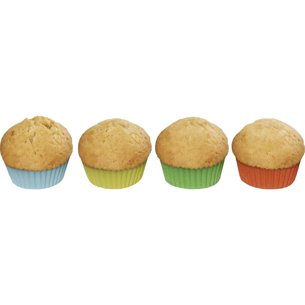 Vier Muffins in bunten Förmchen: blau, gelb, grün und orange.
