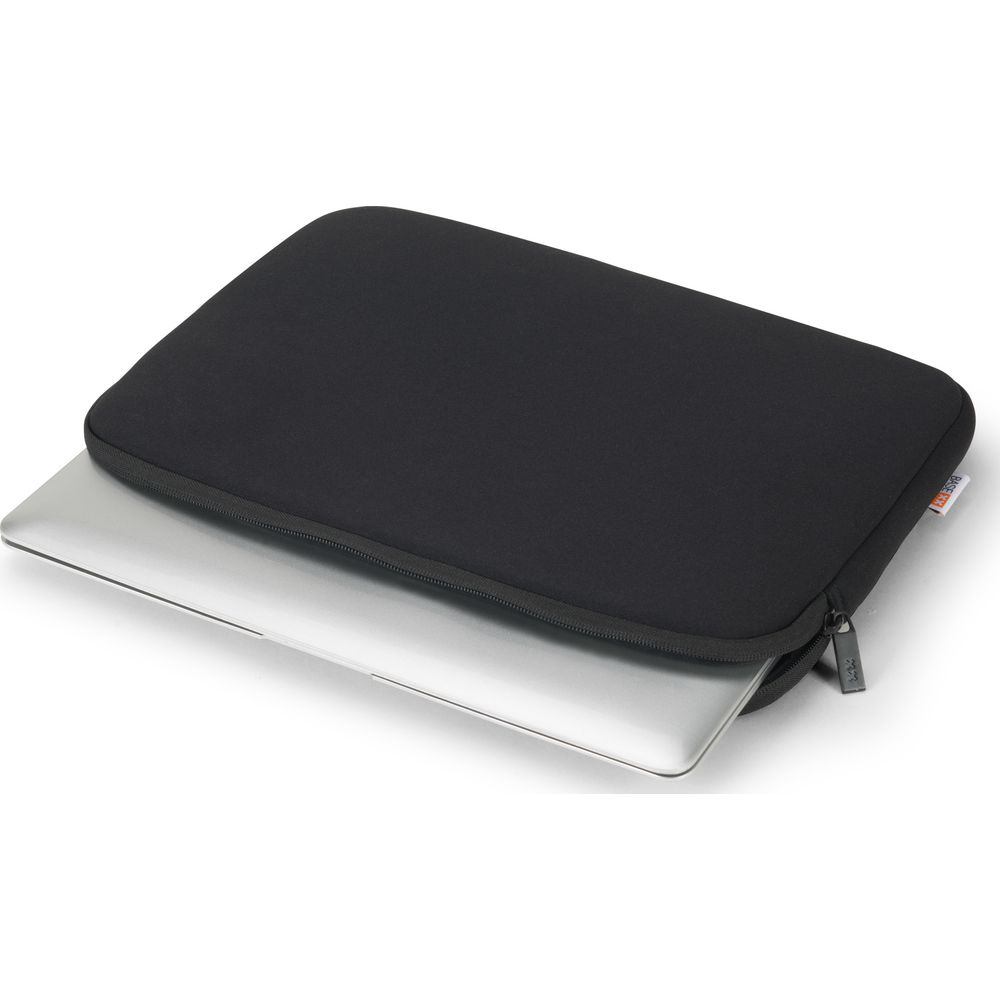 Un'elegante custodia nera per laptop che racchiude parzialmente un laptop argentato.