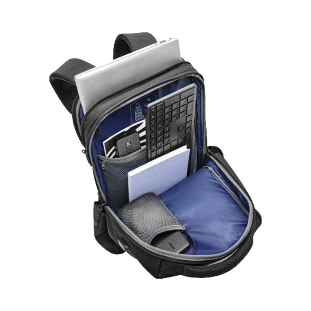 Zaino nero aperto con laptop, tastiera, mouse e power bank all'interno.