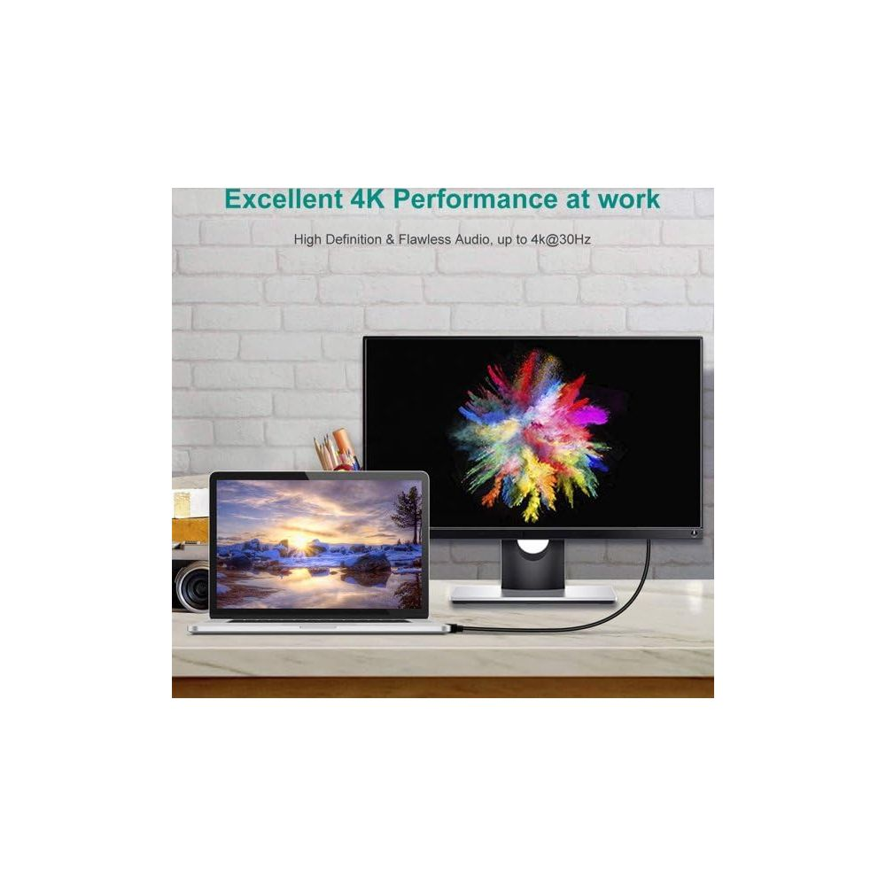 Ordinateur portable et moniteur affichant une résolution 4K sur un bureau.