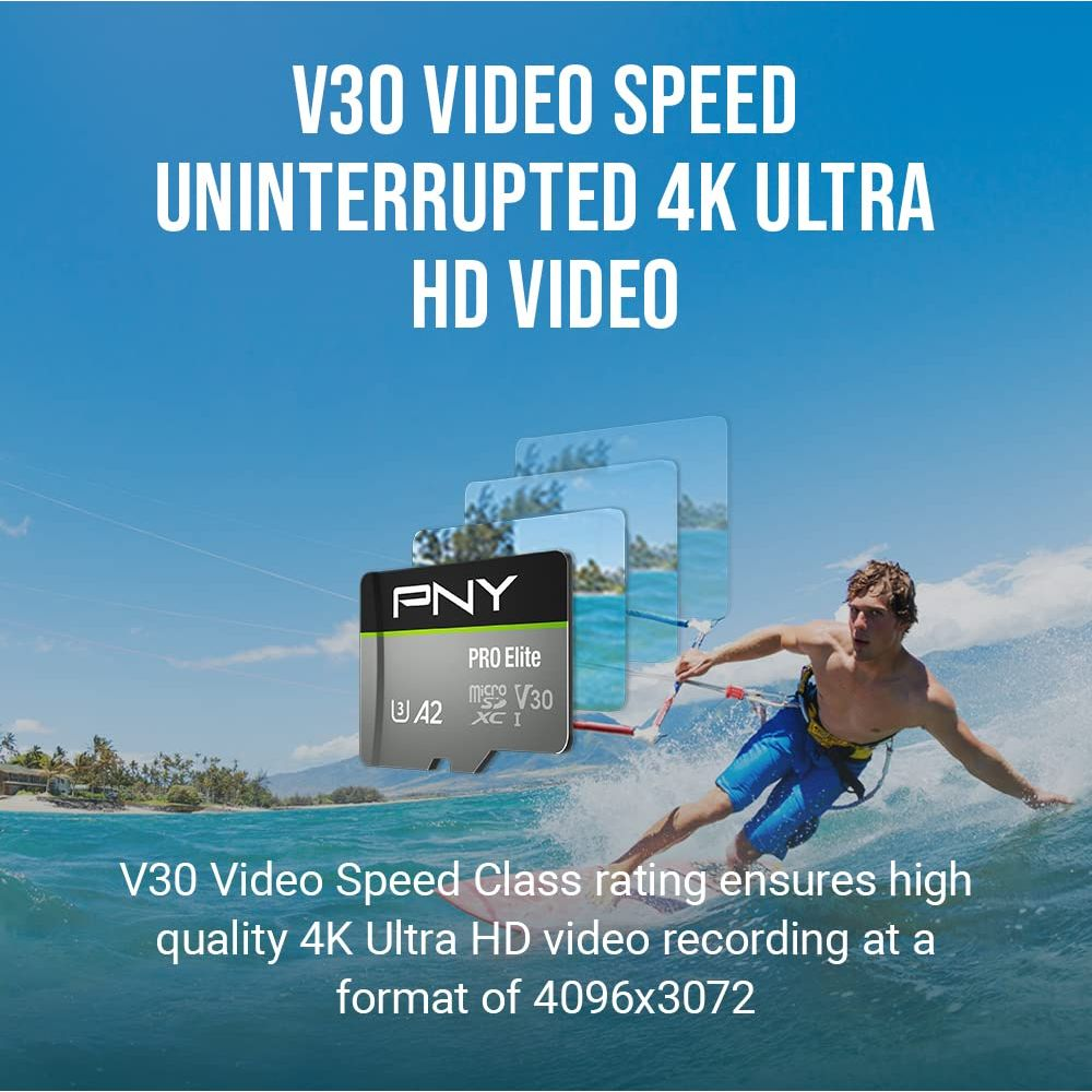 Surfer reitet Welle mit PNY microSD-Karte. Text: V30-Videogeschwindigkeit.