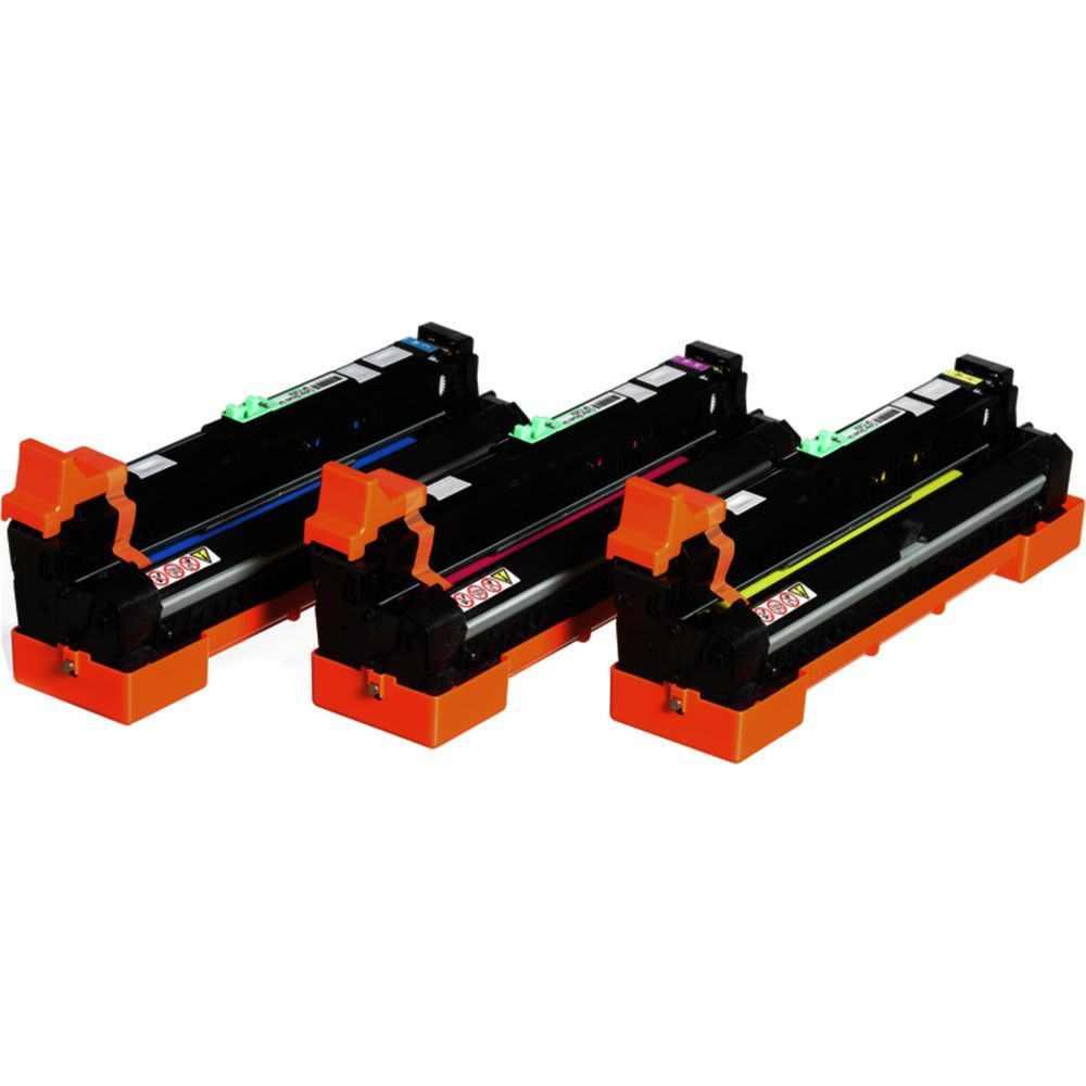 Trzy czarne wkłady z tonerem z pomarańczowymi akcentami, obok siebie.