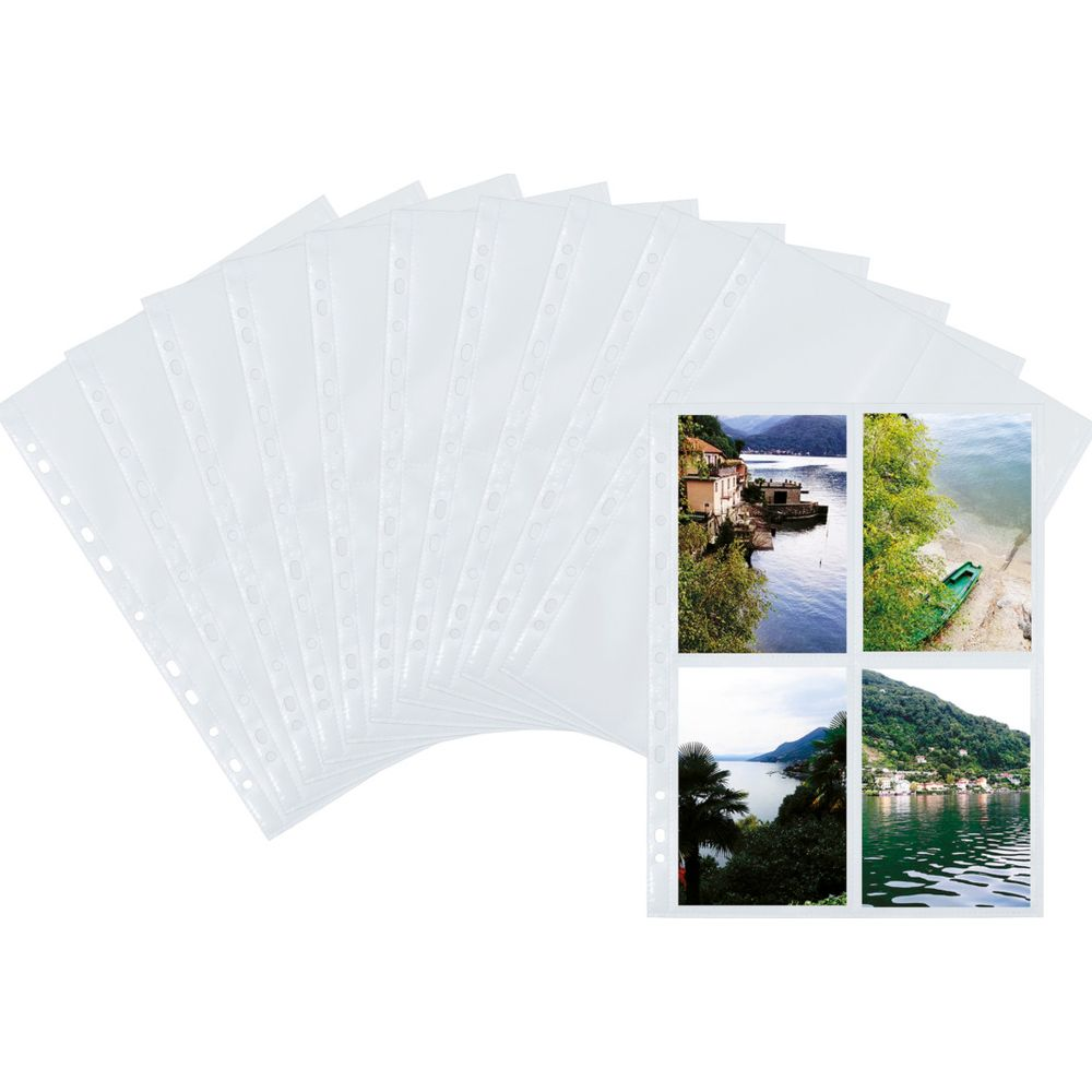 Ein Stapel leerer Hüllen für Sammelalben mit vier eingefügten Landschaftsfotos.