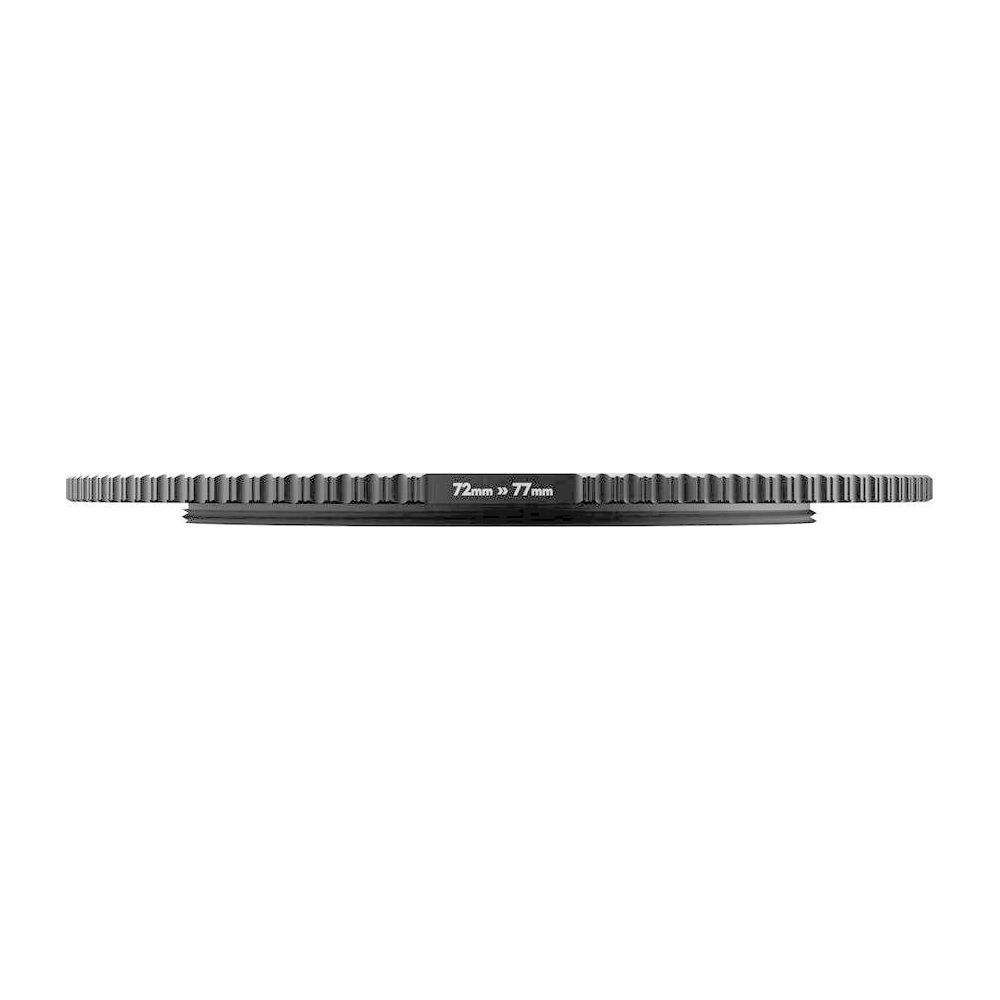 Une bague adaptatrice noire avec dents et l'inscription 72mm <gt/><gt/> 77mm.