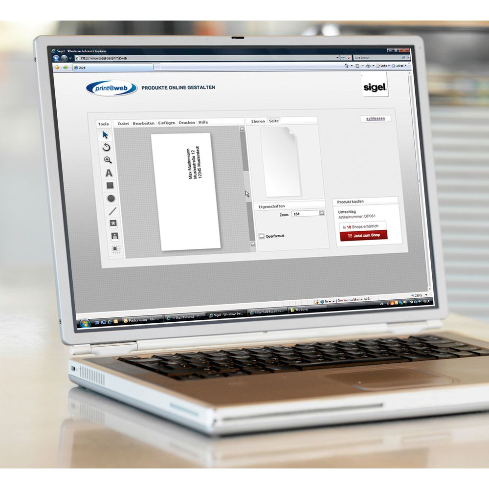 Laptop zeigt eine Online-Design-Software für Produkte mit einer Briefvorlage und Kaufoption.
