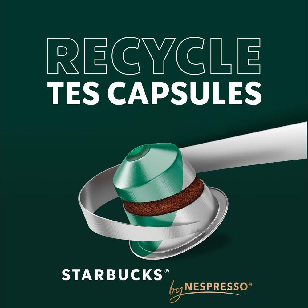 Capsula caffè verde con fondi di caffè, circondata da nastro riciclo argento. Starbucks.