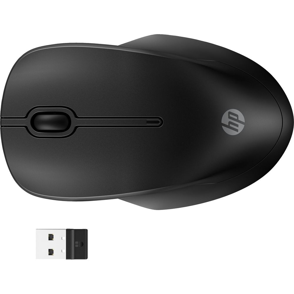 Zwarte HP muis en USB-dongel op witte achtergrond.