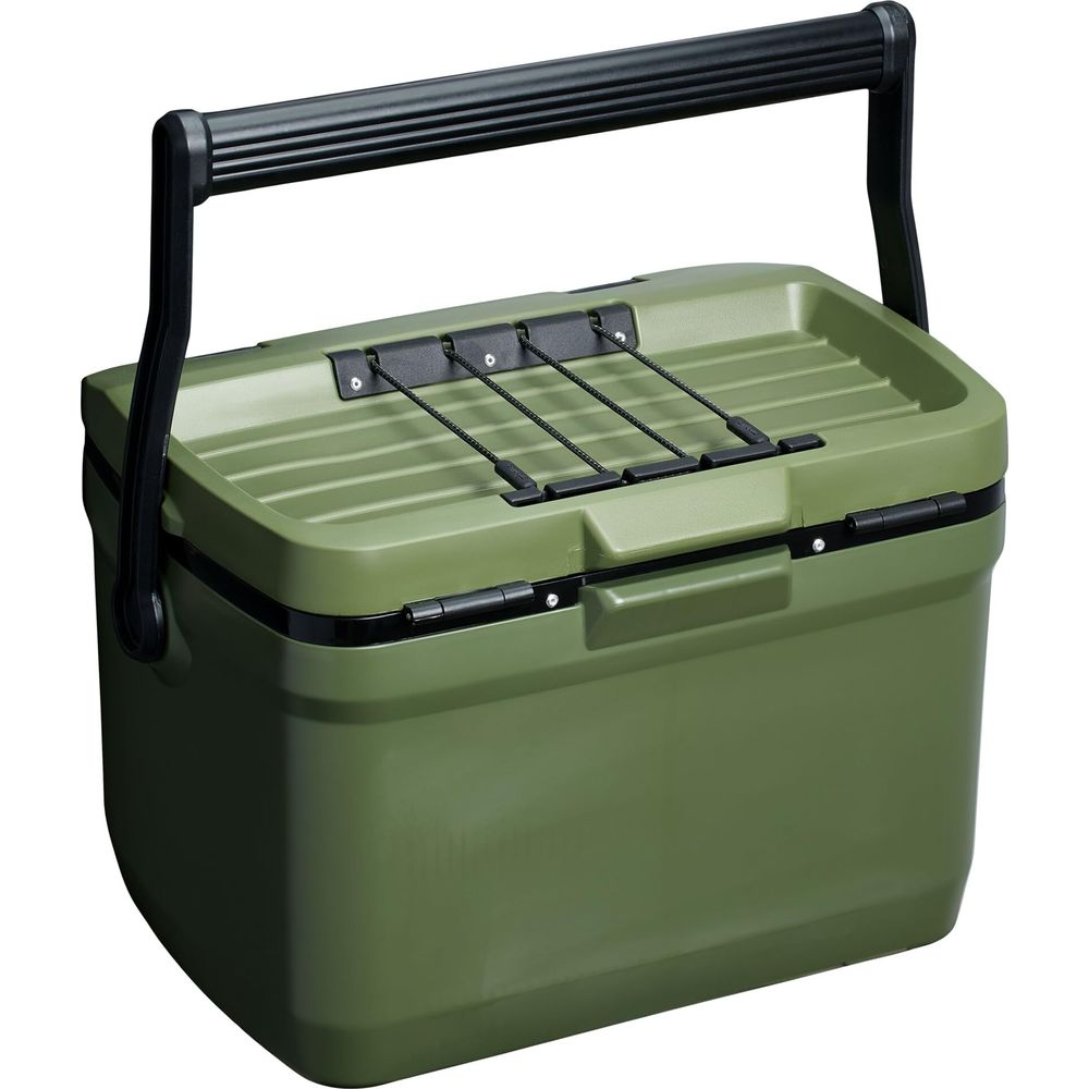 Un box frigo verde con manico e chiusure nere.