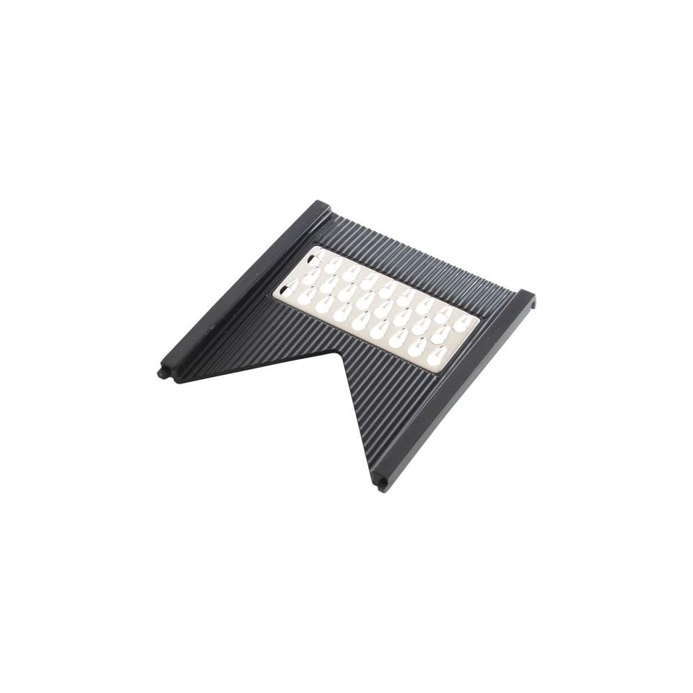 Ein schwarzer Grater mit einer Metalloberfläche und vielen kleinen Löchern.