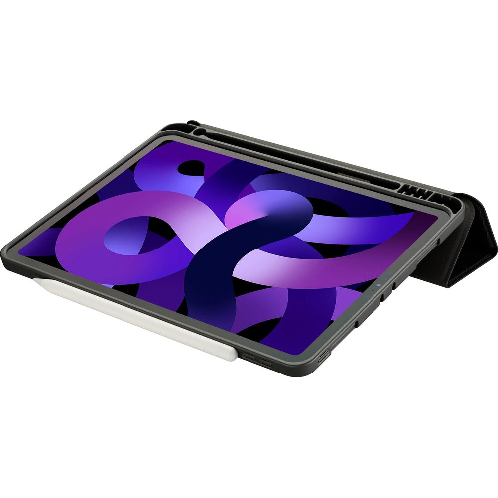 Ein iPad im schwarzen Gehäuse mit Stift, das auf einem violetten Hintergrund liegt.