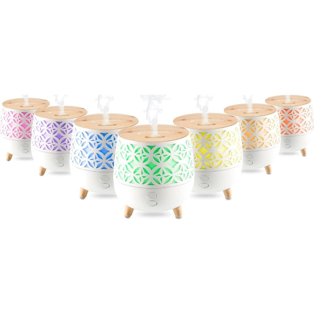 Sette diffusori con coperchio in legno e corpo fantasia in vari colori.