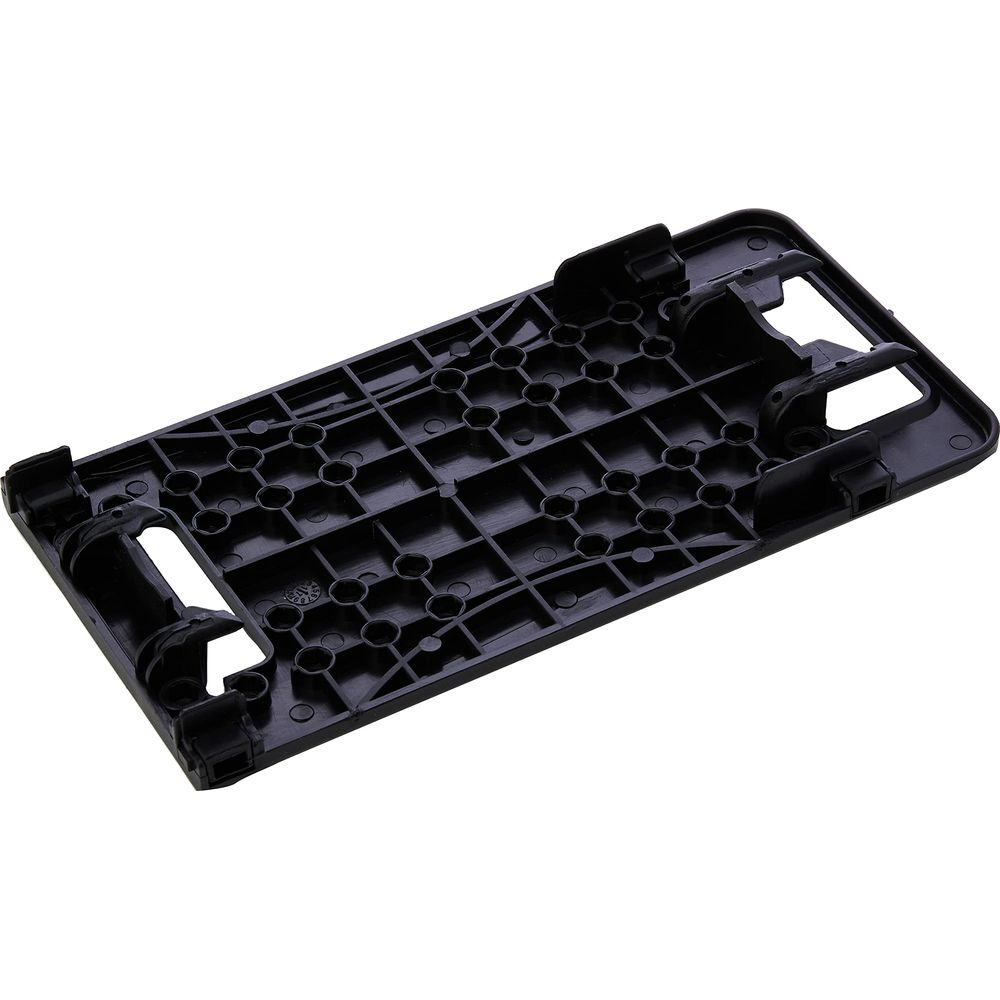 Czarna plastikowa część z siatkowym wzorem kół i żeberek.