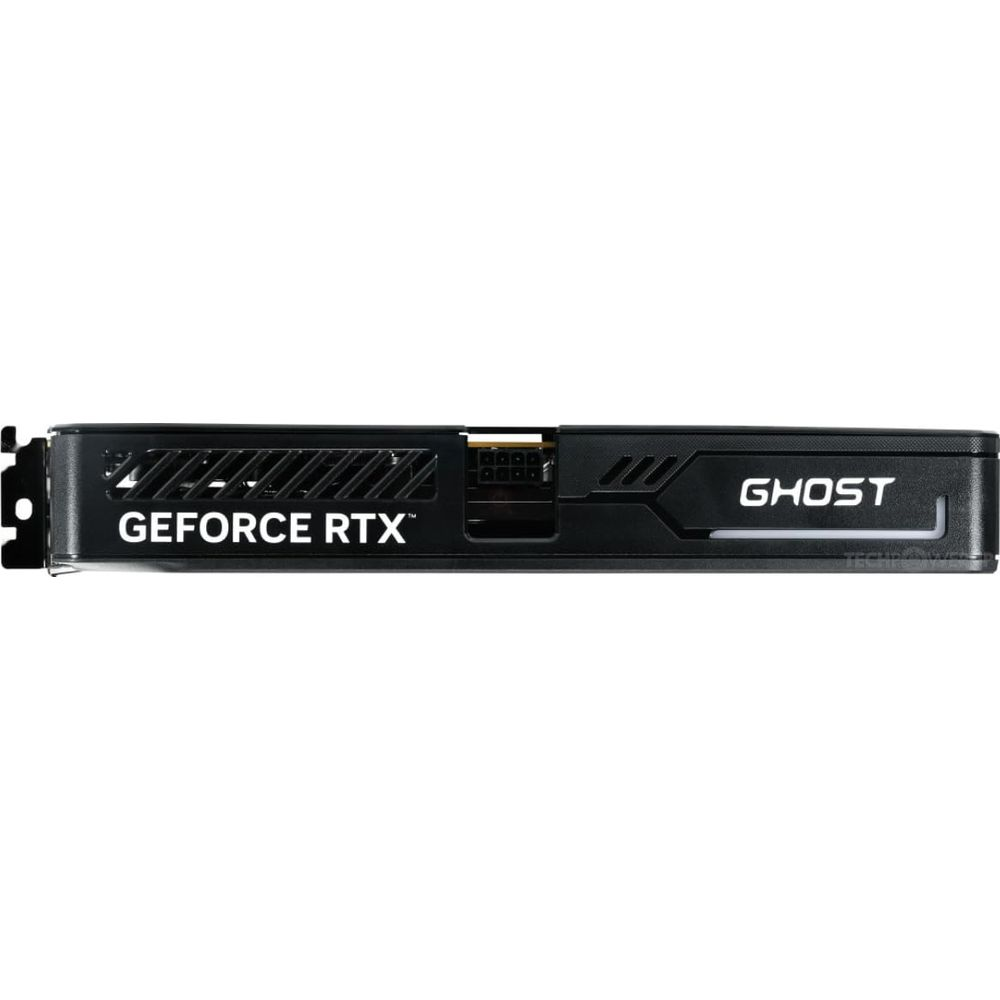 Una tarjeta gráfica negra con etiquetas 'GEFORCE RTX' y 'GHOST'.