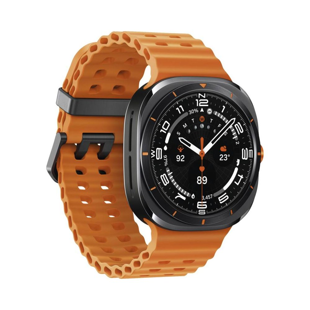 Uno smartwatch arancione con quadrante digitale nero che mostra ora e informazioni meteo.