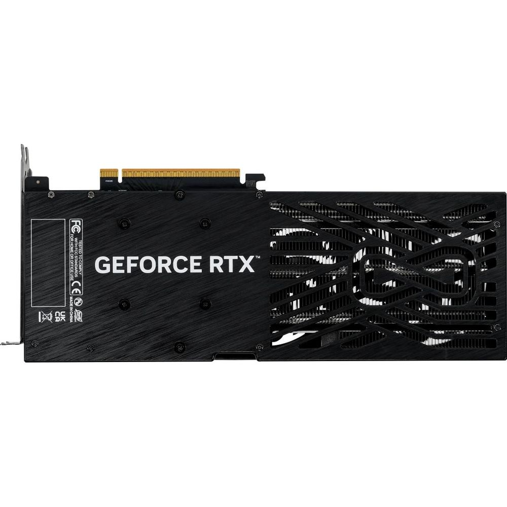 Scheda grafica nera con scritta "GEFORCE RTX" e griglia della ventola.